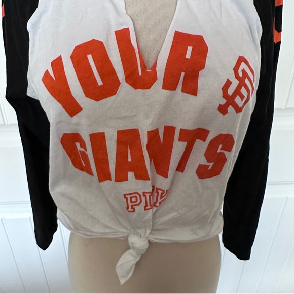 San Francisco Giant's Cropped Graphic Tee - Picture 2 of 6